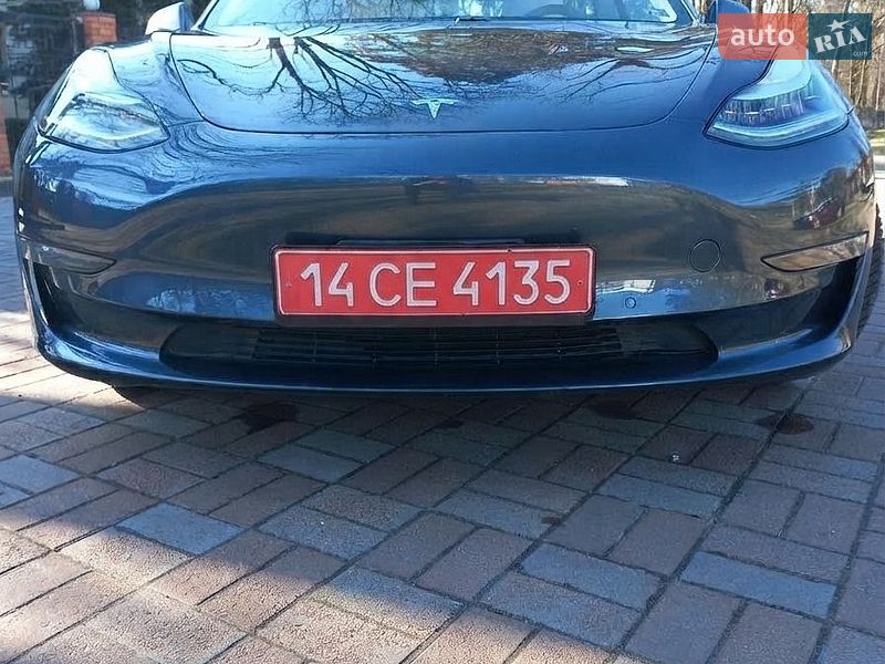 Седан Tesla Model 3 2020 в Львові