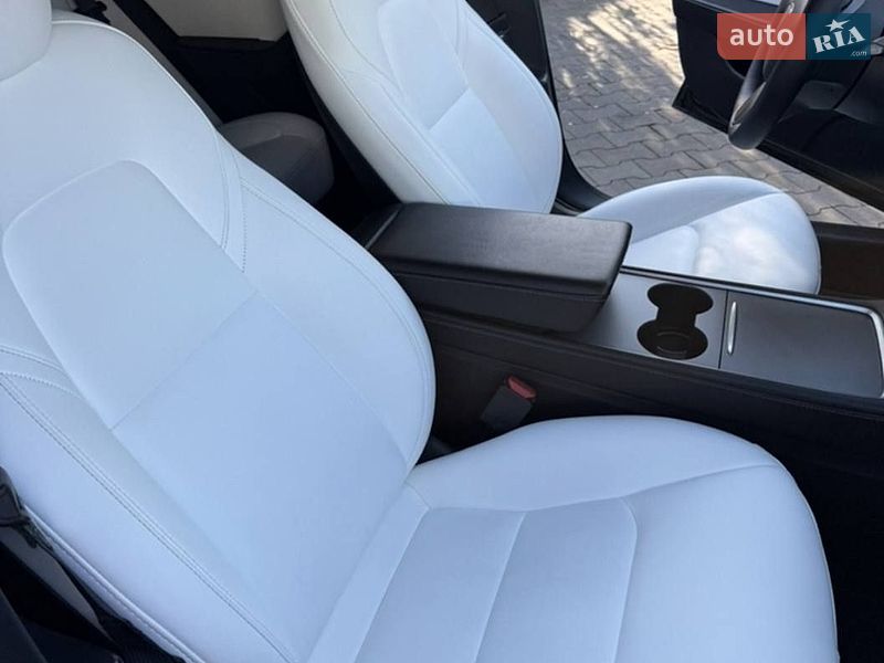 Седан Tesla Model 3 2021 в Києві
