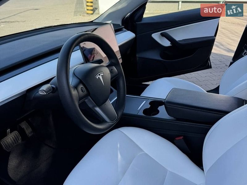 Седан Tesla Model 3 2021 в Києві