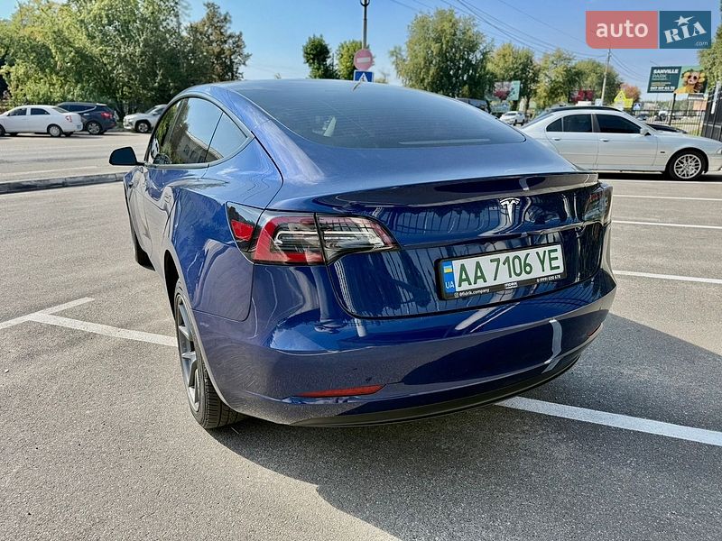 Седан Tesla Model 3 2023 в Києві