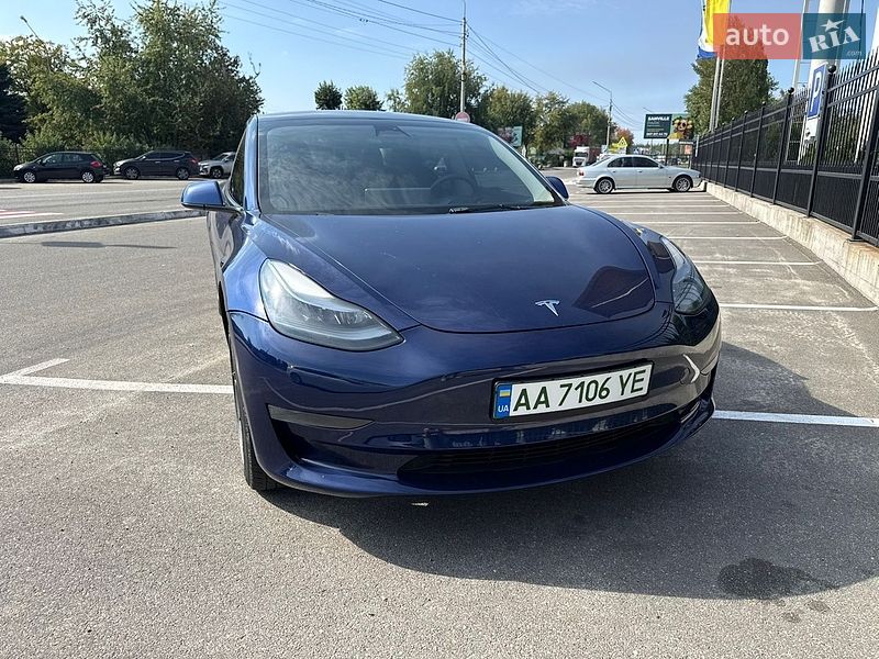 Седан Tesla Model 3 2023 в Києві