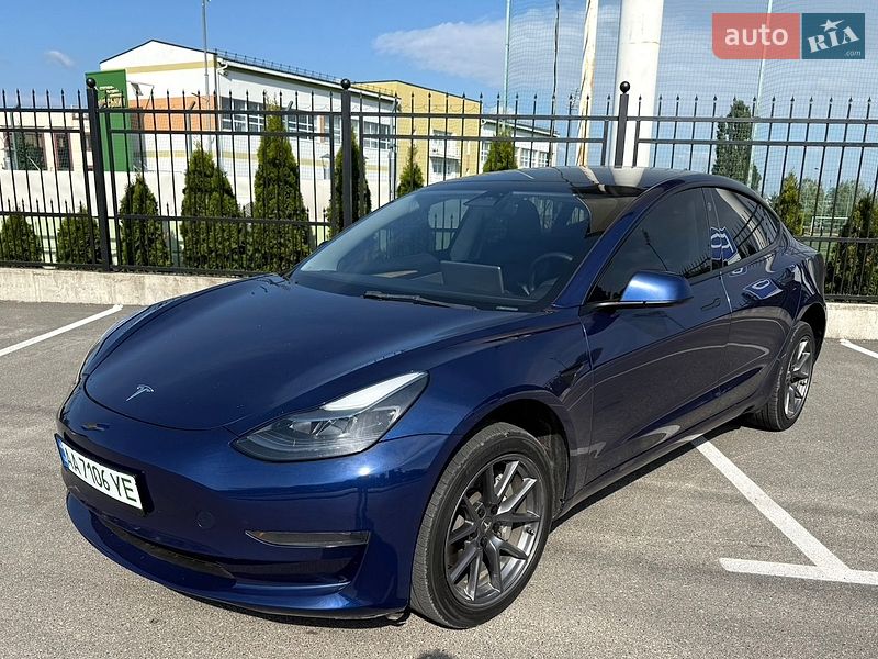 Седан Tesla Model 3 2023 в Києві