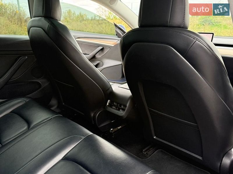 Седан Tesla Model 3 2023 в Києві