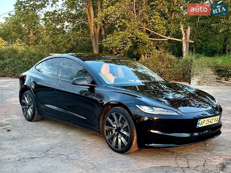 Tesla Model 3 2024