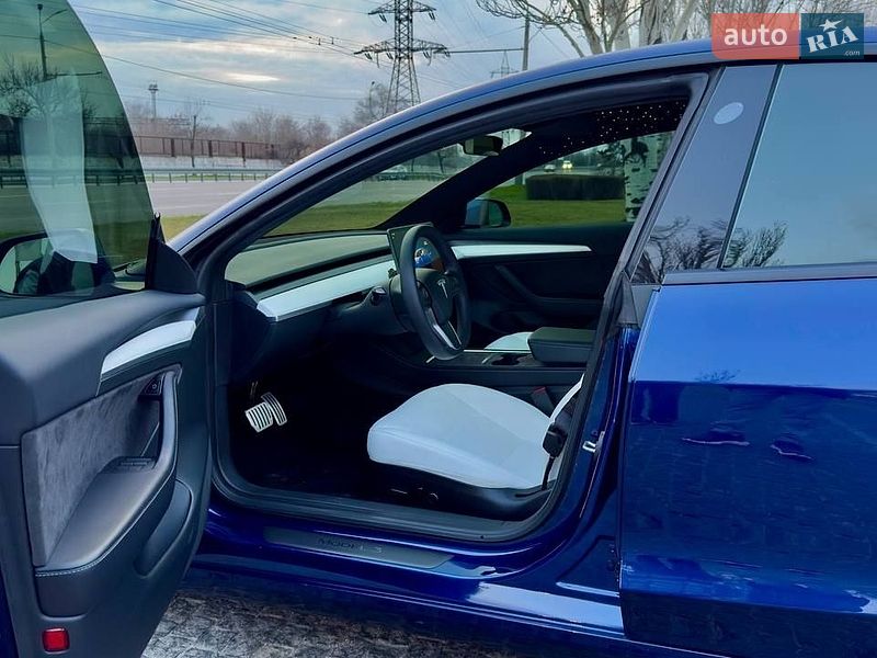 Седан Tesla Model 3 2023 в Дніпрі
