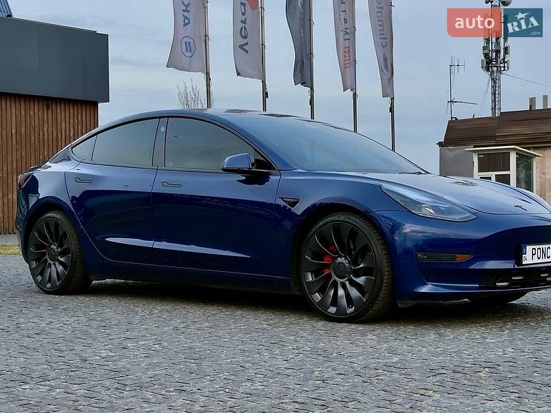Седан Tesla Model 3 2023 в Дніпрі