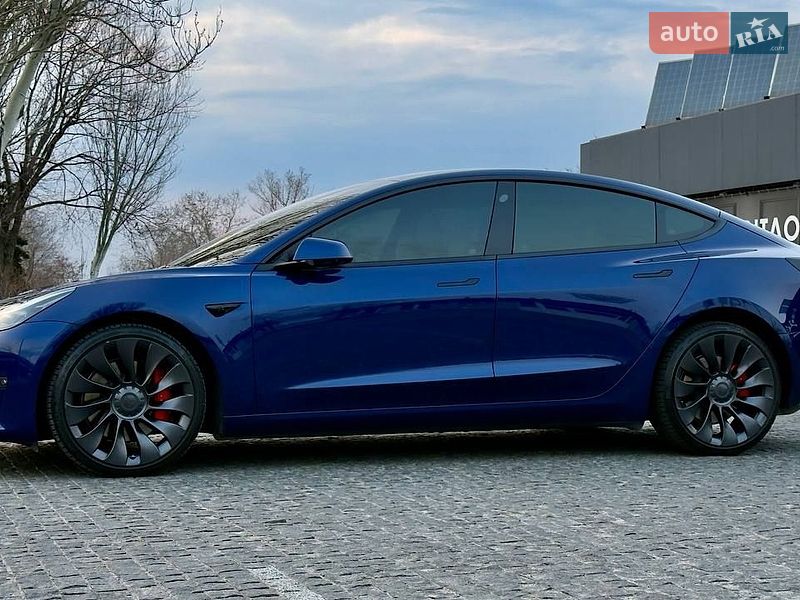 Седан Tesla Model 3 2023 в Дніпрі