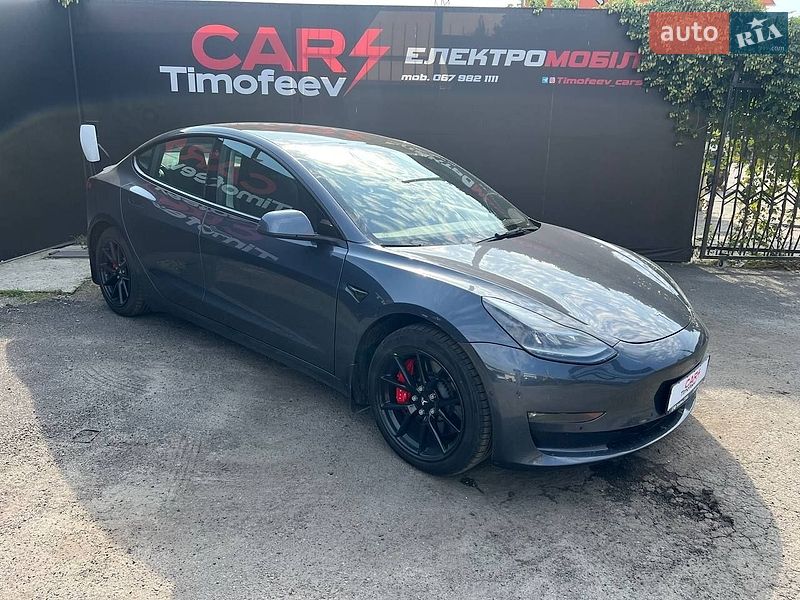 Седан Tesla Model 3 2021 в Киеве