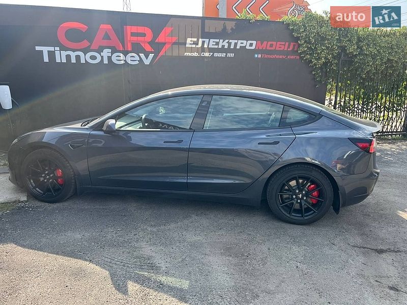 Седан Tesla Model 3 2021 в Киеве