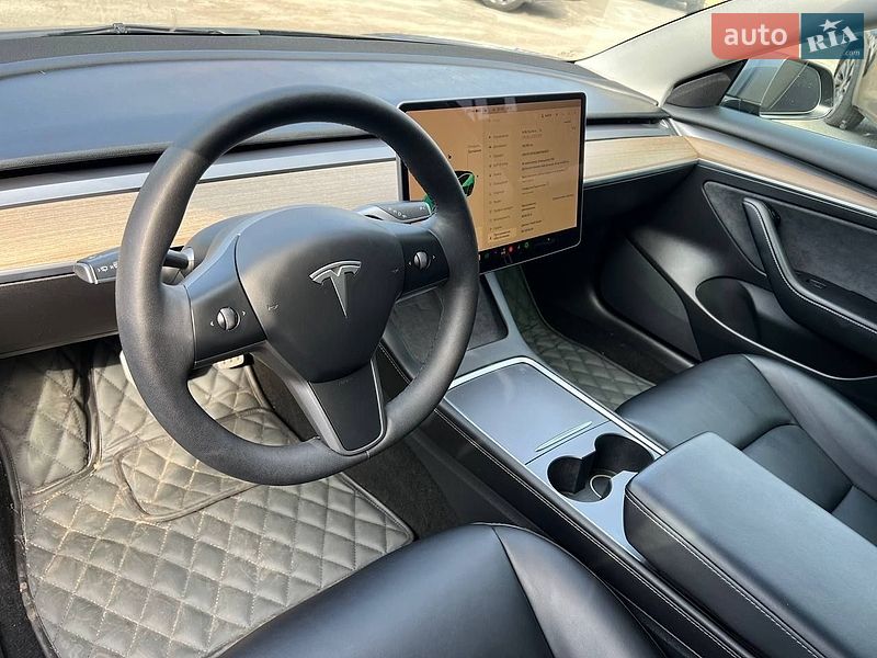 Седан Tesla Model 3 2021 в Киеве