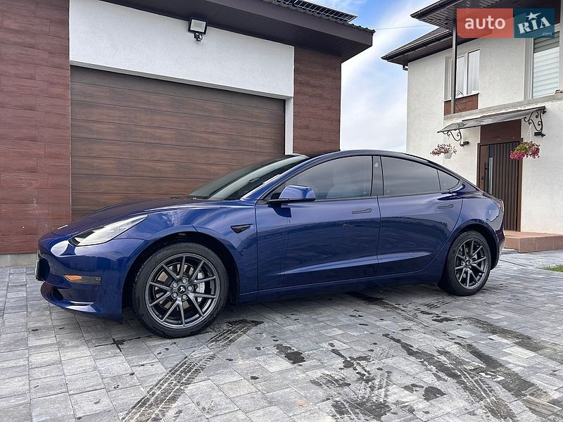 Седан Tesla Model 3 2022 в Полтаве