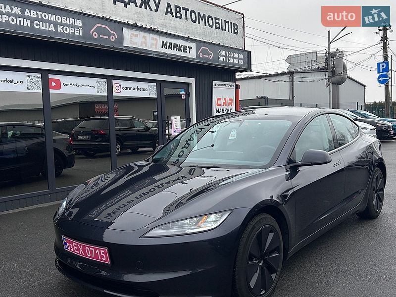 Tesla Model 3, photos from the listing
