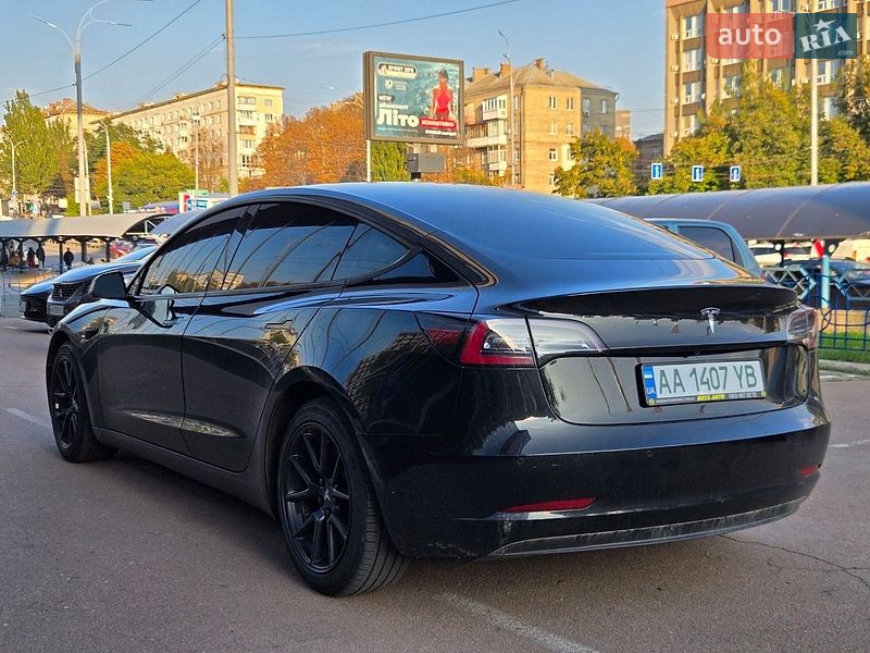 Седан Tesla Model 3 2021 в Києві