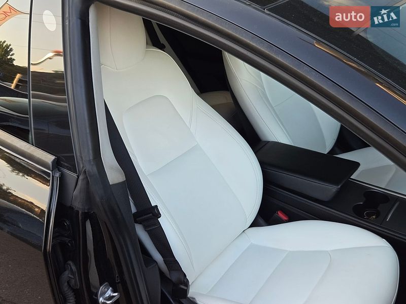 Седан Tesla Model 3 2021 в Києві