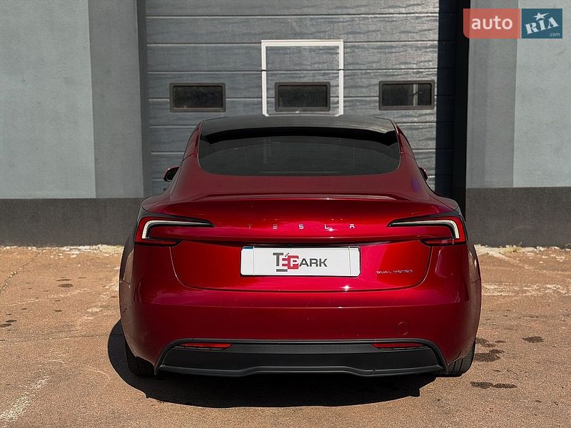 Седан Tesla Model 3 2024 в Киеве