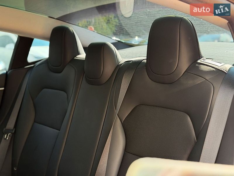 Седан Tesla Model 3 2024 в Киеве
