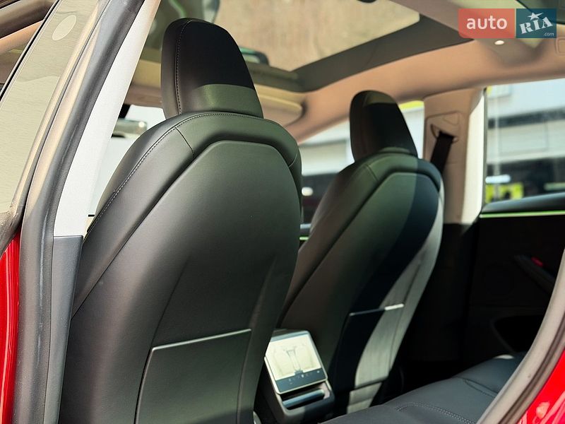 Седан Tesla Model 3 2024 в Киеве