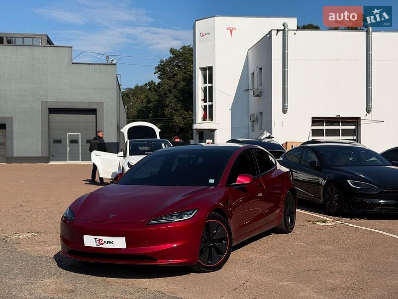 Седан Tesla Model 3 2024 в Киеве