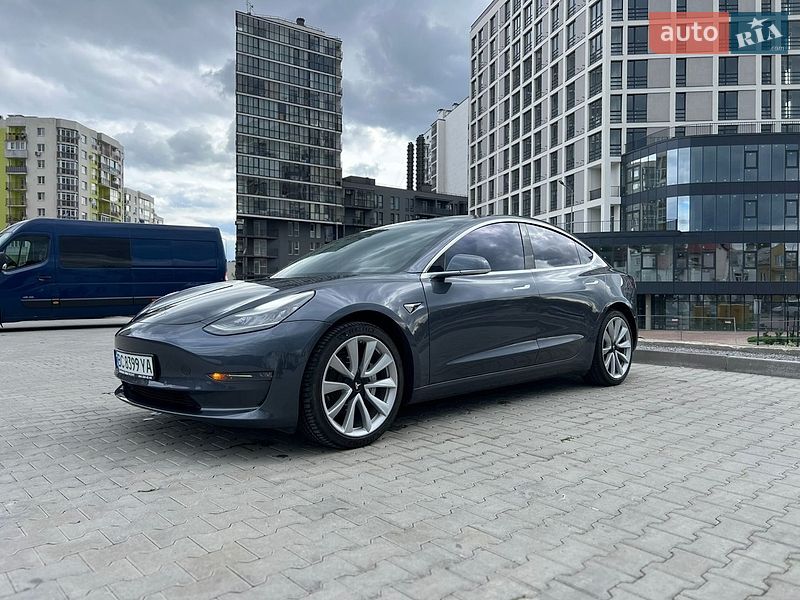 Седан Tesla Model 3 2019 в Львове