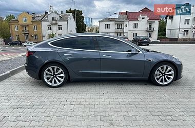 Седан Tesla Model 3 2019 в Львове