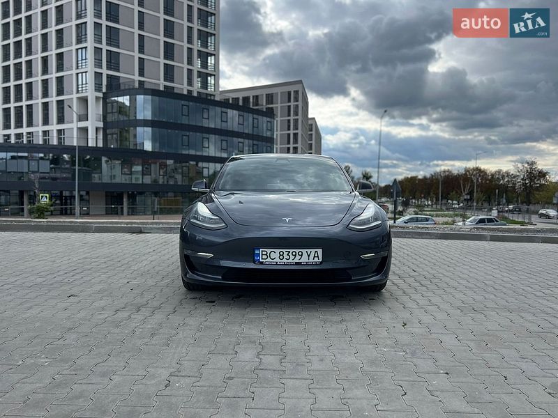 Седан Tesla Model 3 2019 в Львове
