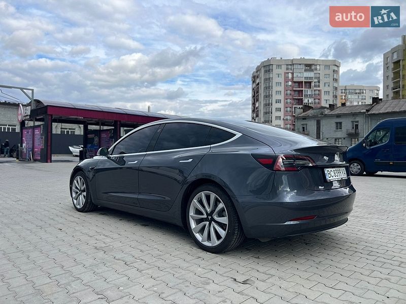 Седан Tesla Model 3 2019 в Львове