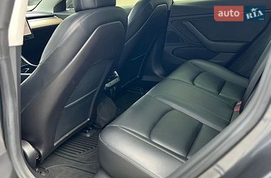 Седан Tesla Model 3 2019 в Львове