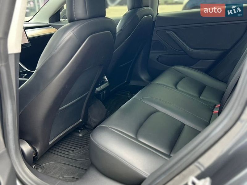 Седан Tesla Model 3 2019 в Львове