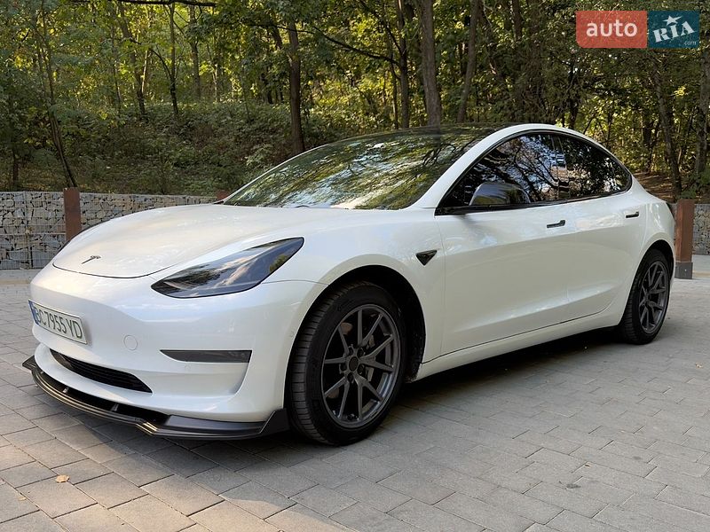 Седан Tesla Model 3 2019 в Львове