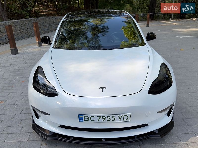 Седан Tesla Model 3 2019 в Львове