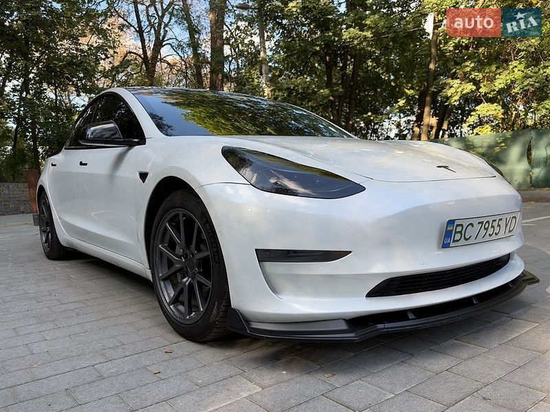 Седан Tesla Model 3 2019 в Львове