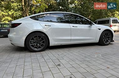 Седан Tesla Model 3 2019 в Львове