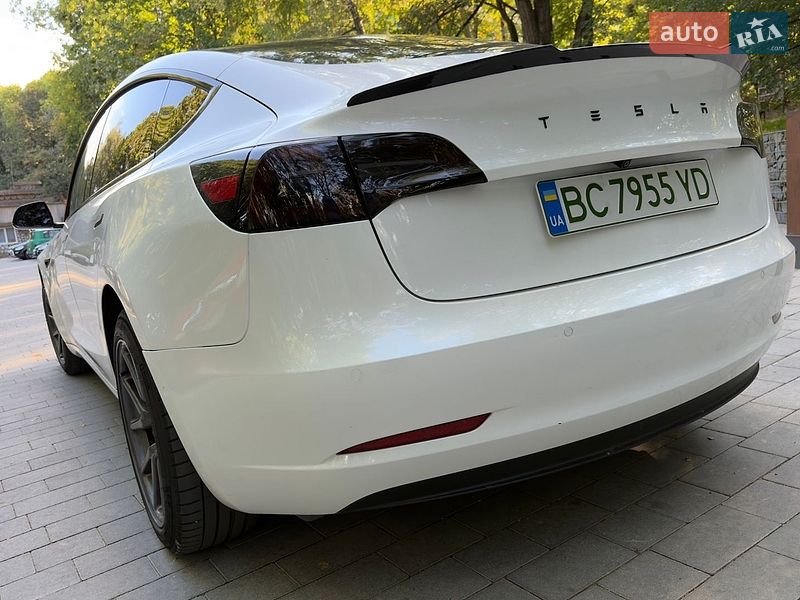 Седан Tesla Model 3 2019 в Львове