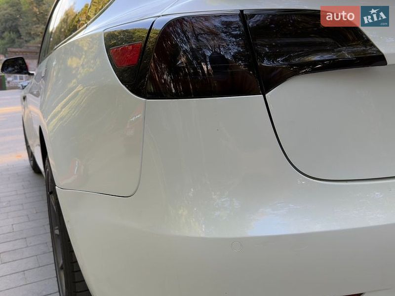 Седан Tesla Model 3 2019 в Львове
