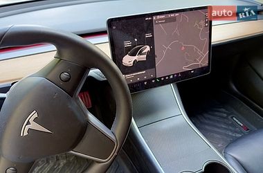Седан Tesla Model 3 2019 в Львове