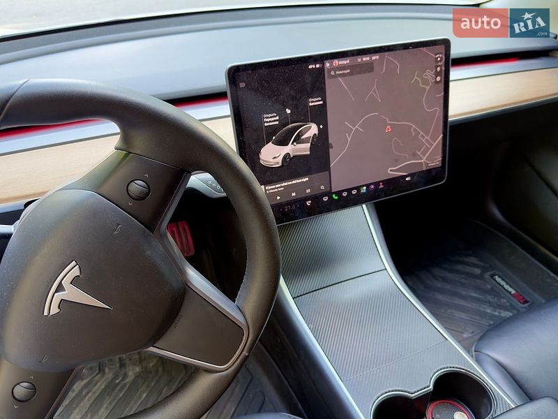 Седан Tesla Model 3 2019 в Львове