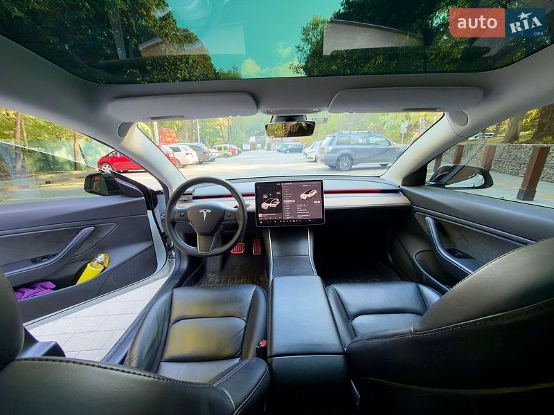 Седан Tesla Model 3 2019 в Львове