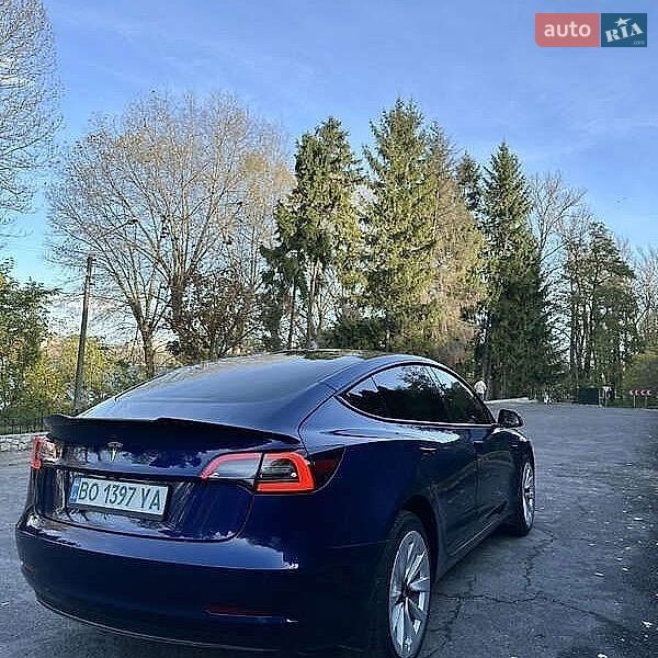 Седан Tesla Model 3 2021 в Львове