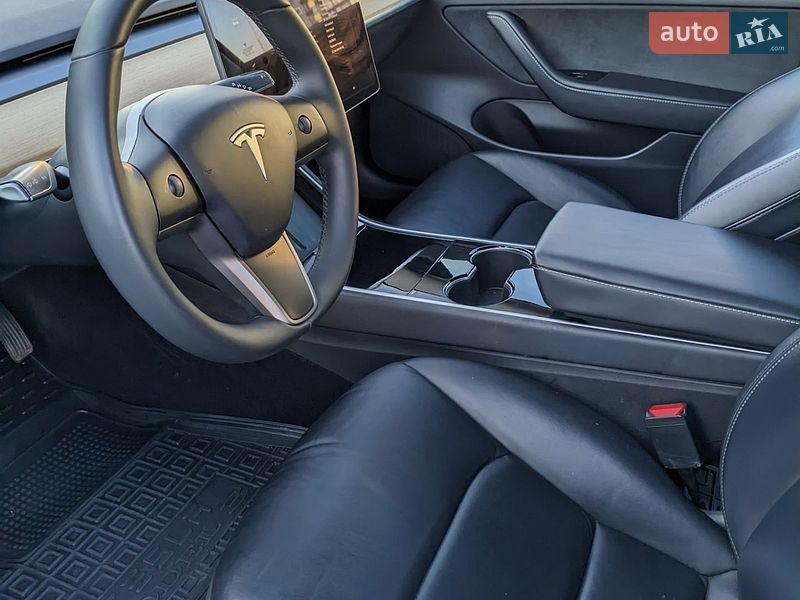 Седан Tesla Model 3 2020 в Києві