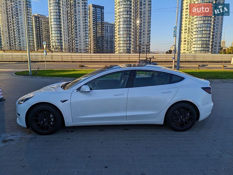 Седан Tesla Model 3 2020 в Києві