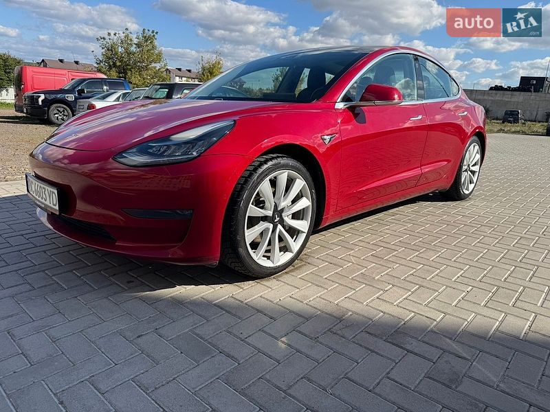 Седан Tesla Model 3 2018 в Ровно