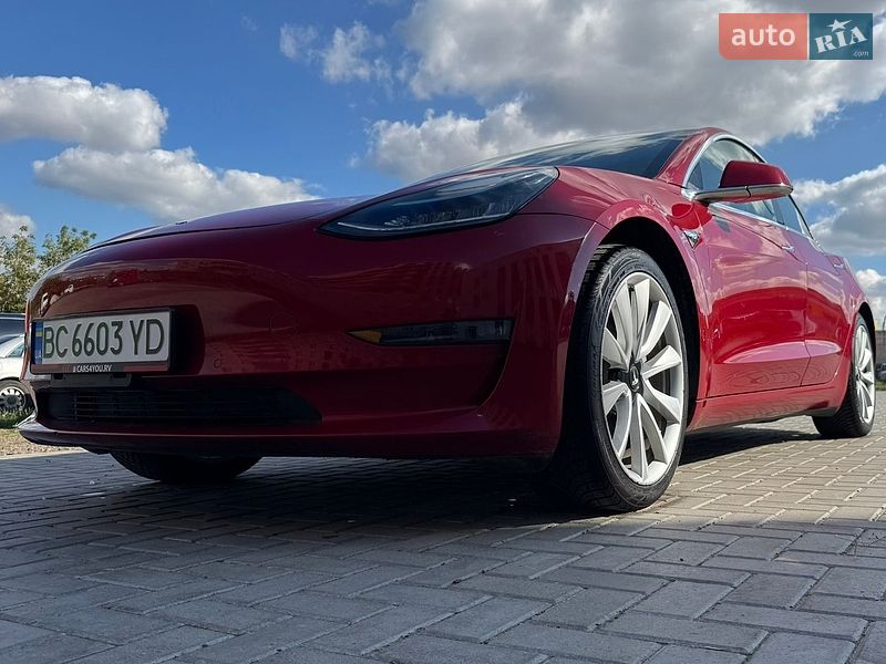Седан Tesla Model 3 2018 в Ровно
