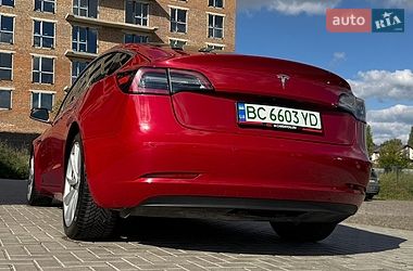Седан Tesla Model 3 2018 в Ровно