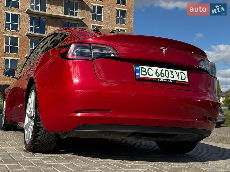 Седан Tesla Model 3 2018 в Ровно