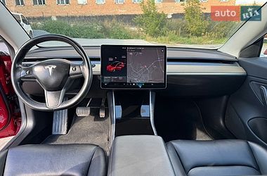 Седан Tesla Model 3 2018 в Ровно
