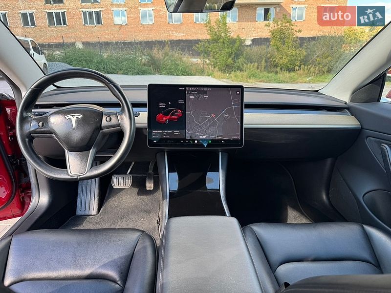 Седан Tesla Model 3 2018 в Ровно