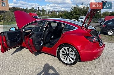 Седан Tesla Model 3 2018 в Ровно