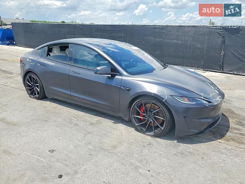 Седан Tesla Model 3 2024 в Львове