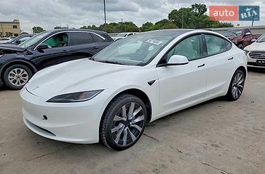 Седан Tesla Model 3 2024 в Львове