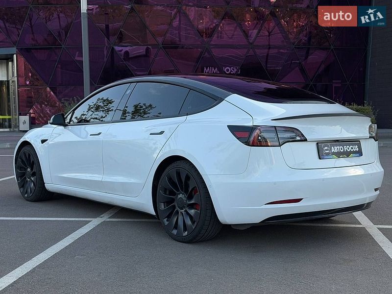 Седан Tesla Model 3 2021 в Киеве
